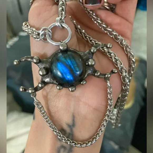 Dark blue iridescent labradorite stone triple moon charm boho goth necklace - Picture 3 of 12